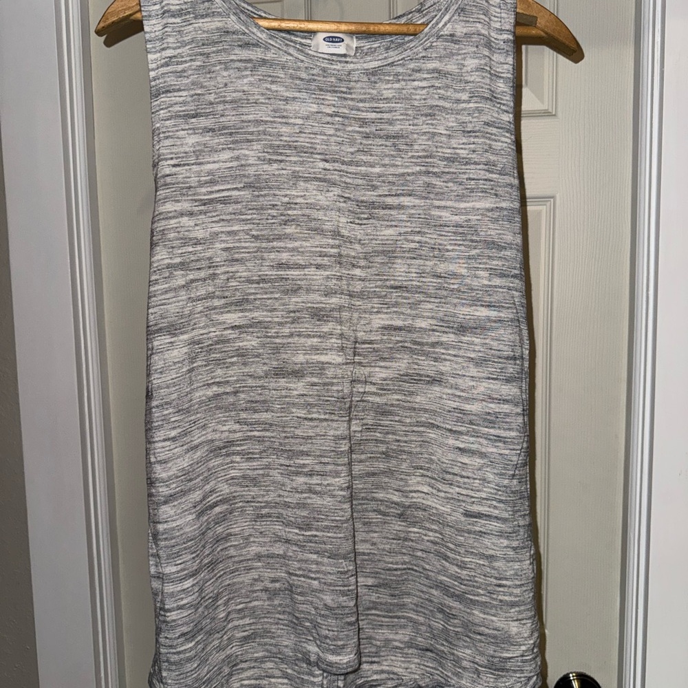 6/$15 Old Navy Heather Gray Top